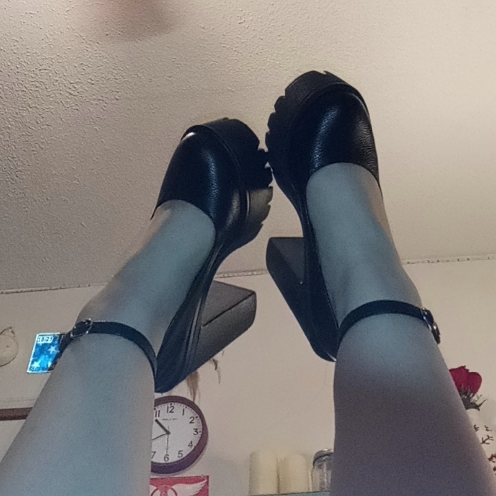 Mary Jane heels size 9